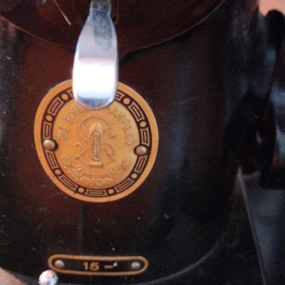 Antique sewing machine - Picture 3 of 3